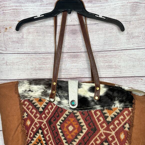 Myra Leather Cotton Boho Western Rodeo Berry Cowhide Weekender Zipper Tote Bag - Picture 3 of 15